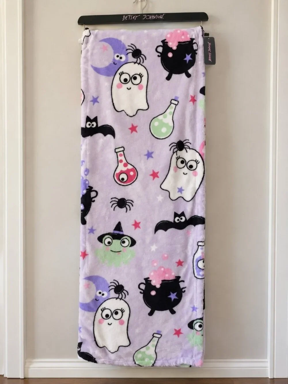 Betsey Johnson Halloween Throw Blanket Pastel Purple Ghost Witch Bat 50x70 NWT